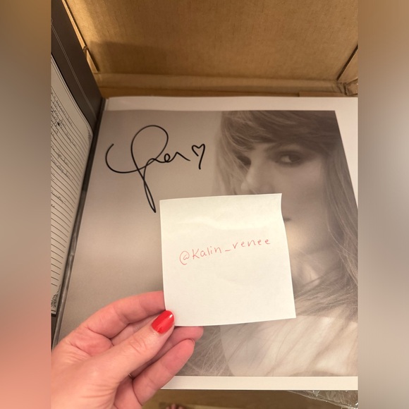 SIGNED WITH HEART Taylor Swift The Tortured Poets Department Vinyl - Picture 1 of 4